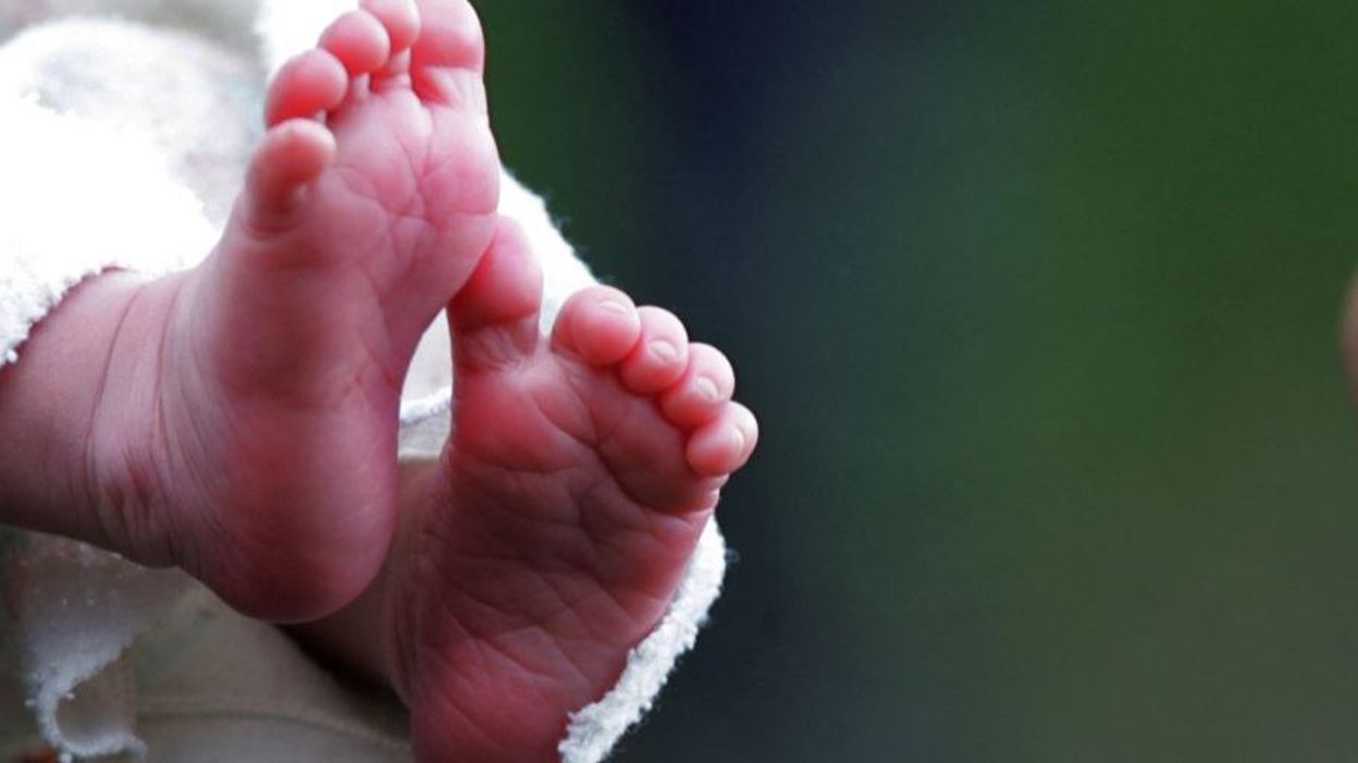 Bebe Aux Pieds Geles De Gilly La Mere Inculpee Et Le Pere Arrete