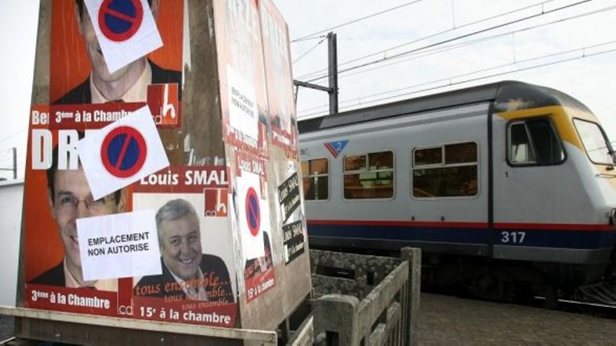 Qui Colle Les Affiches Sur Les Panneaux électoraux L'affichage électoral est strictement réglementé