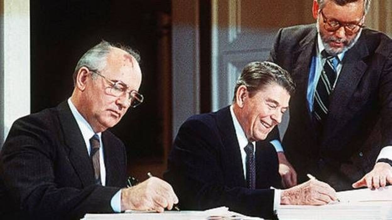 Retour Aux Sources Russie Etats Unis Gorbatchev Reagan Quiproquo Au Sommet