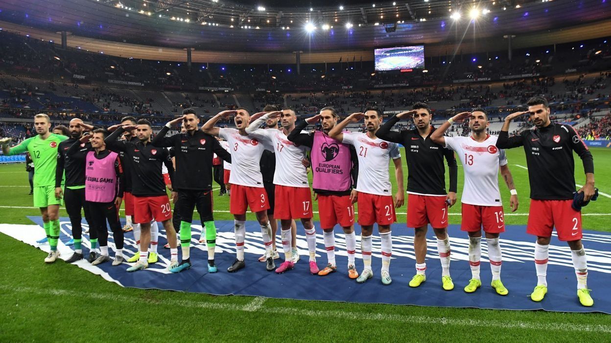 Salut militaire turc des footballeurs : pour Erdogan, l'UEFA a eu "une attitude discriminatoire" - RTBF