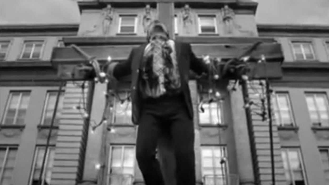 "College Boy", le nouveau clip ultraviolent d'Indochine, fait polémique