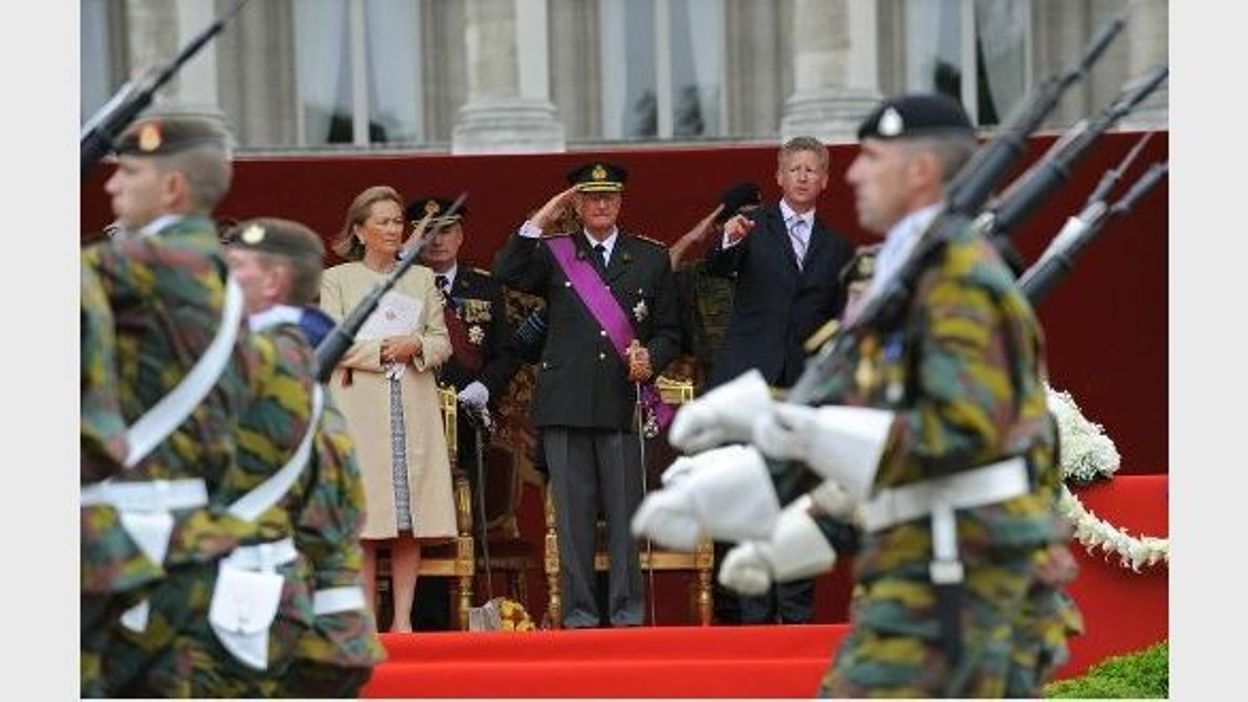 21 juillet le roi acclamé au défilé
