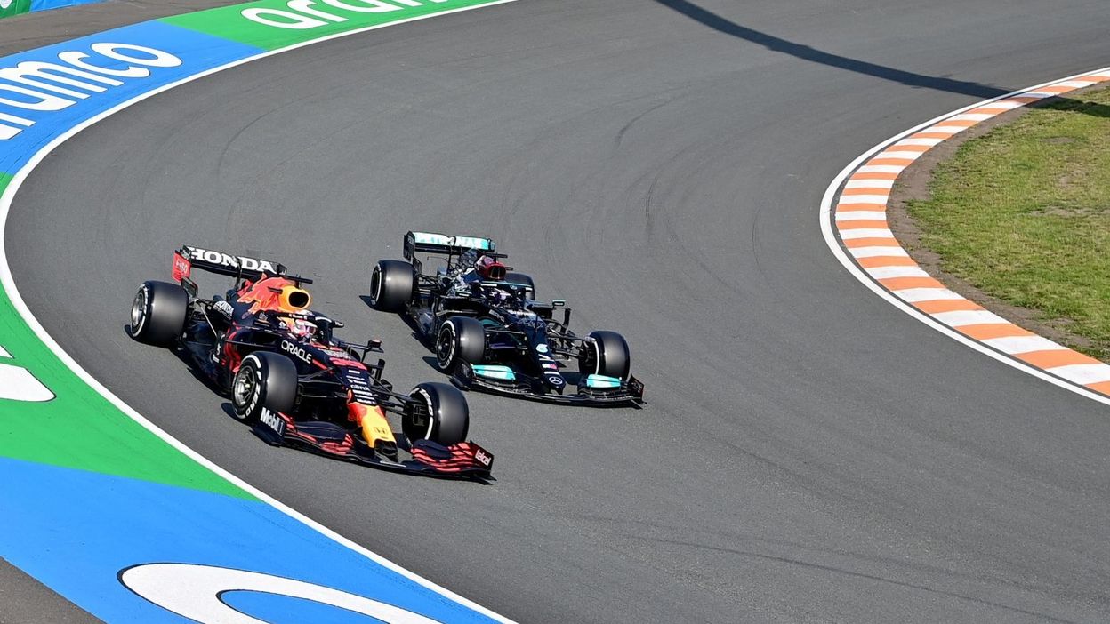 Verstappen takes pole, Hamilton will start right behind him