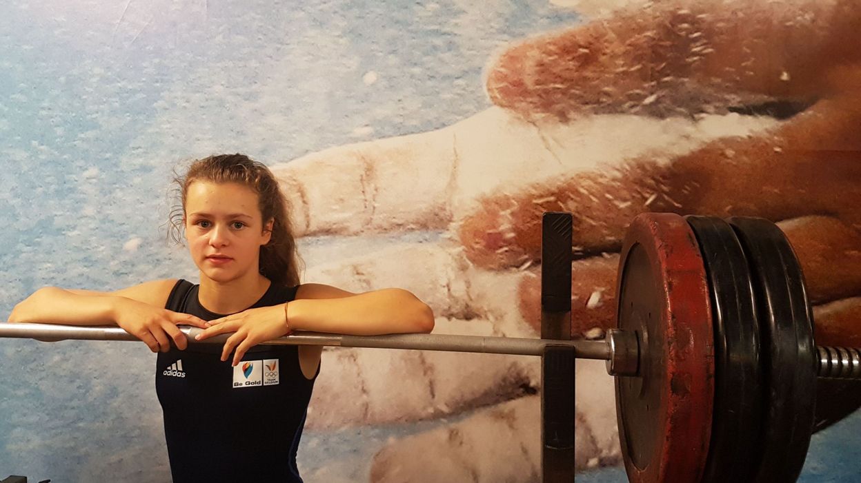L'haltérophile Nina Sterckx championne d'Europe juniores grâce à un record du monde