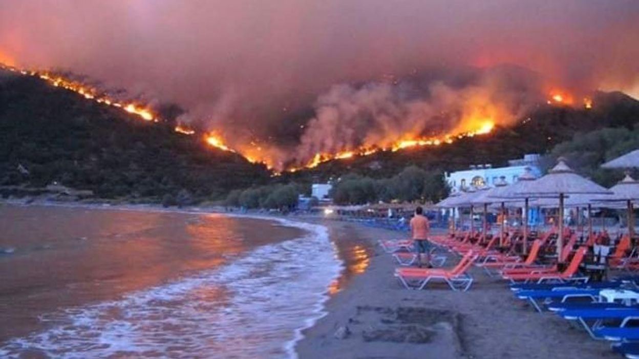 greece tourist evacuation