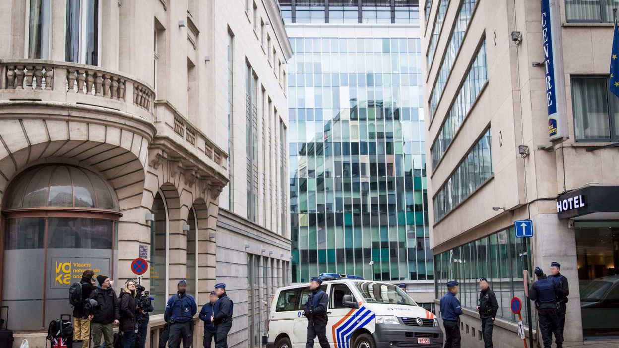 Attentats à Bruxelles alerte à la bombe à l'hôpital SaintPierre à Bruxelles Attentats à Bruxelles alerte à la bombe à l'hôpital SaintPierre à Bruxelles