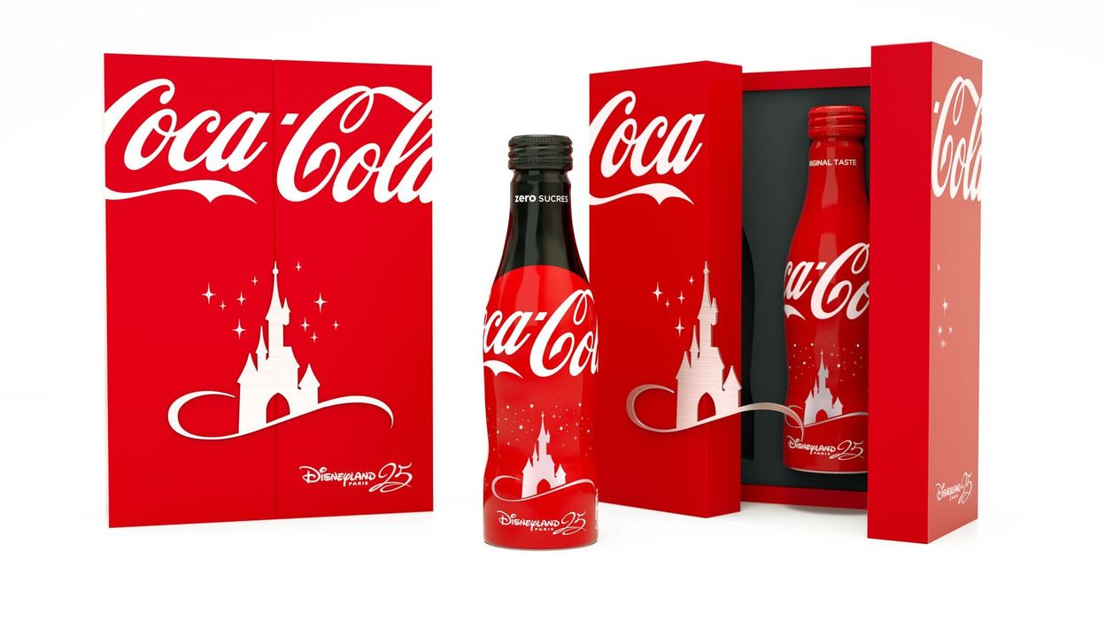 Une Bouteille Collector Coca Cola Pour F Ter Les Ans De Disneyland Paris