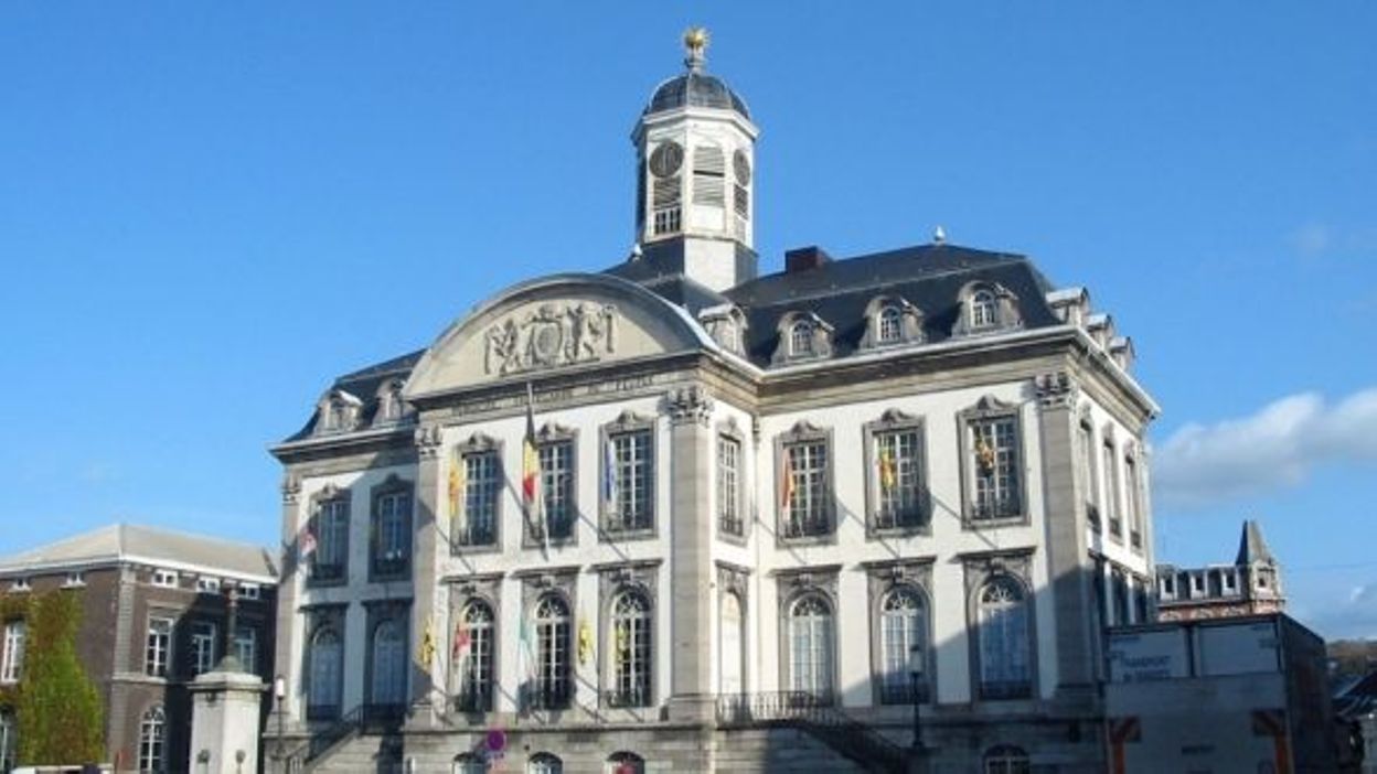 Verviers: L'hôtel De Ville En Rénovation