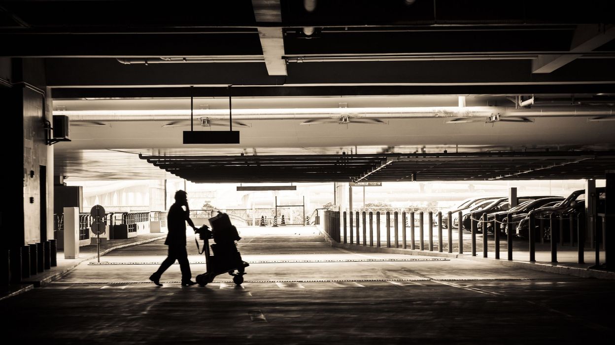 30 minutes de parking gratuit à BruxellesNational ? Nous avons testé