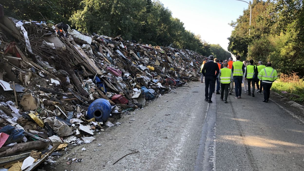 Where will the 90,000 tonnes of waste stored on the A601 motorway go? -  Archynewsy