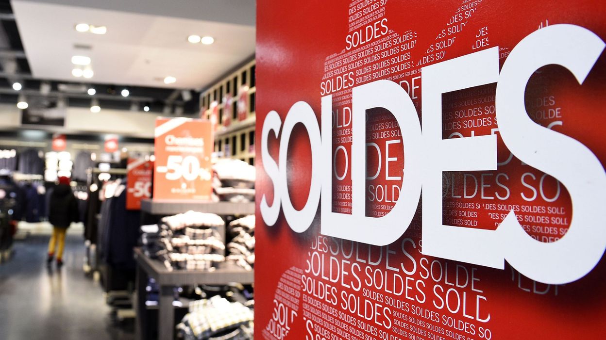 J 1 pour les soldes  les magasins  se pr parent les 