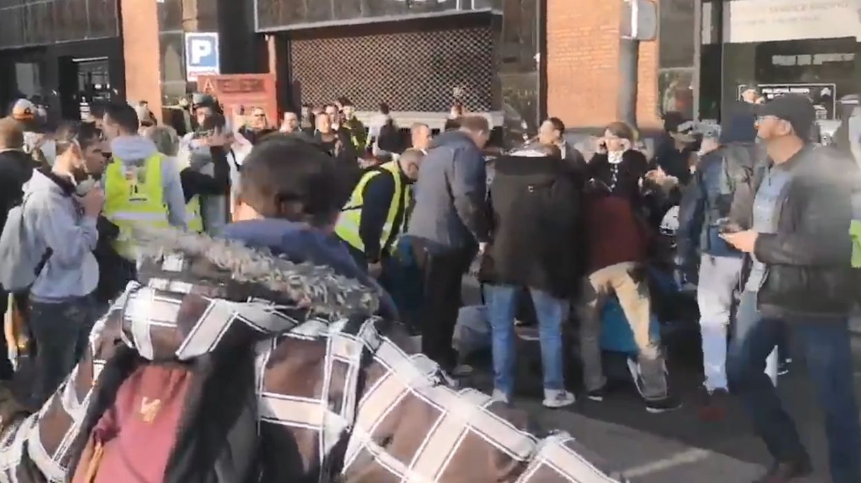 France Quatre Gilets Jaunes Blessés Après Avoir été