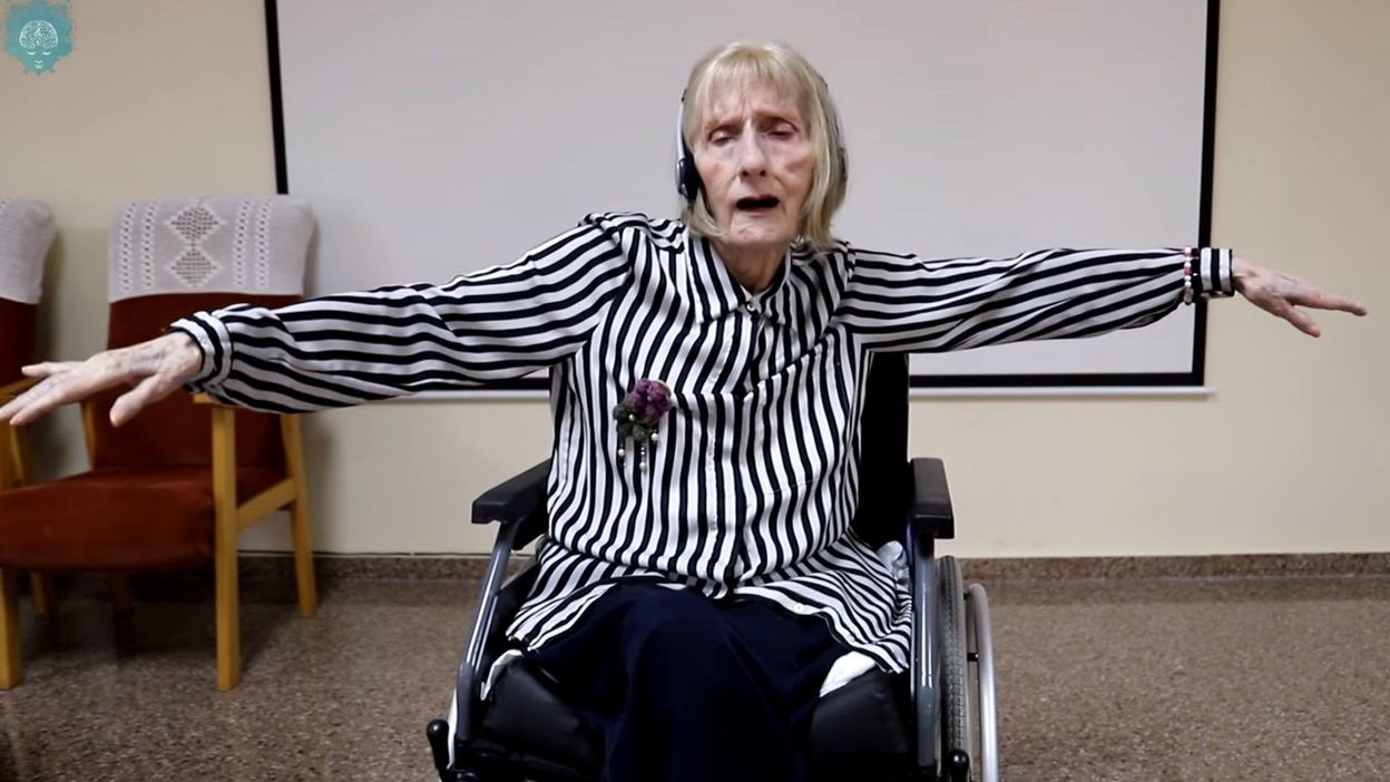 Une Ancienne Danseuse toile Atteinte D Alzheimer meut La Toile En 