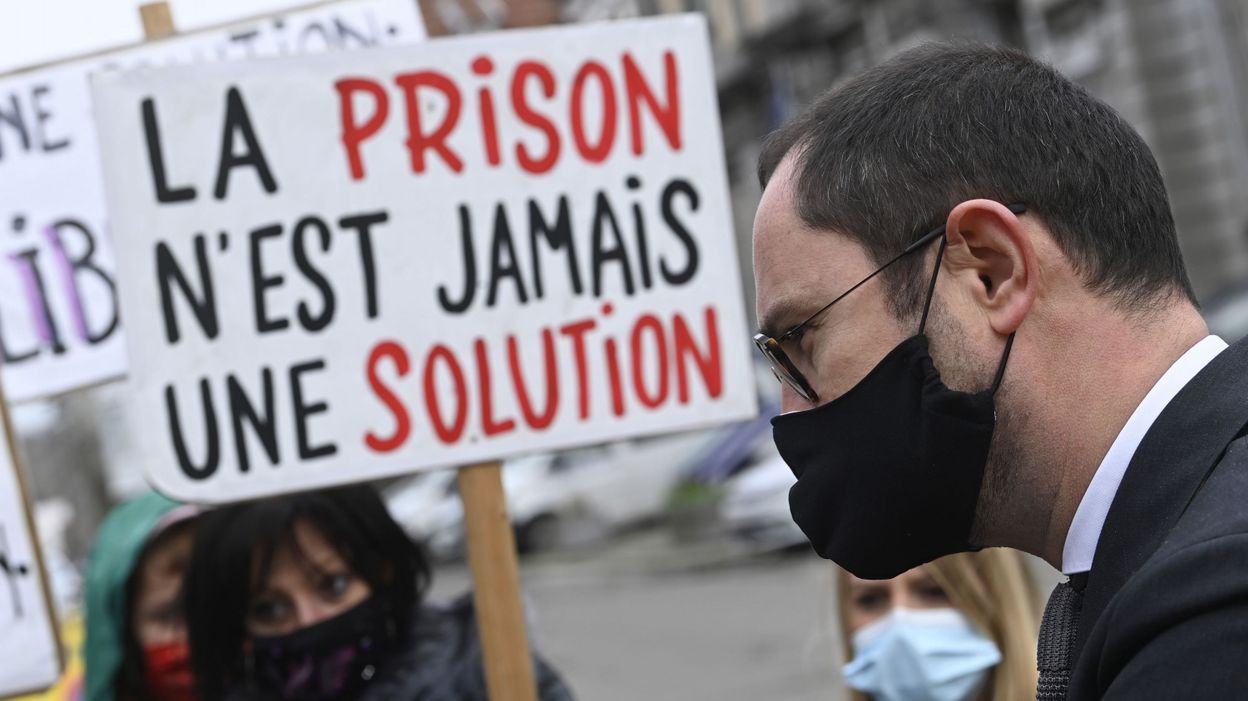 Nouveau code pénal: plus de possibilité de peine de prison pour les petits délits (vandalisme, infractions corona...) - Vimarsana News