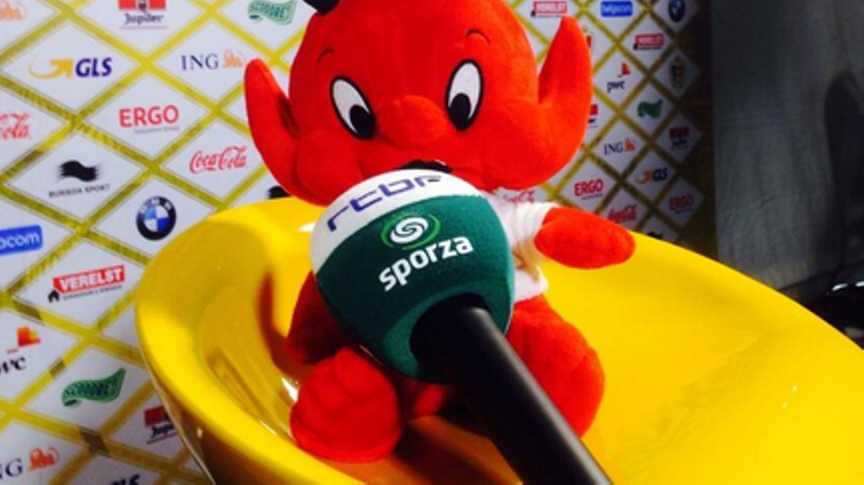 Willy La Mascotte De La Rtbf Adoptee Par Les Diables Rouges Willy La Mascotte De La Rtbf Adoptee Par Les Diables Rouges