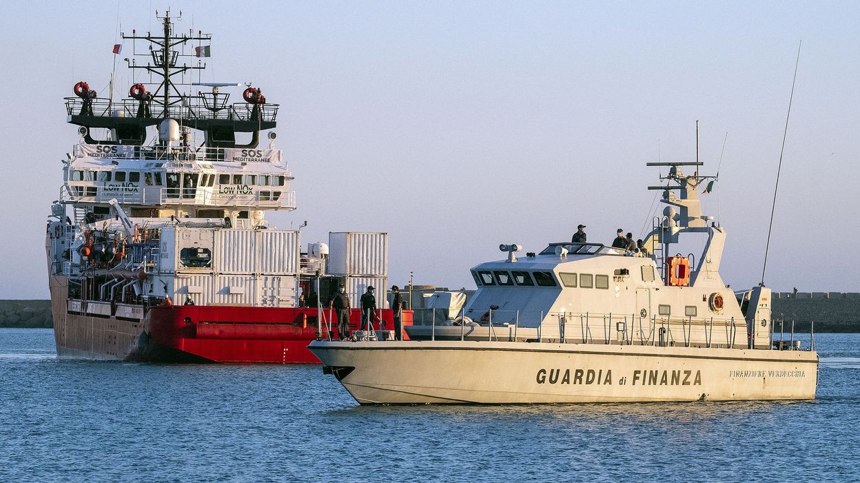 La nave di salvataggio “Geo Barents” torna nel Mediterraneo, l’Italia libera la nave di MSF