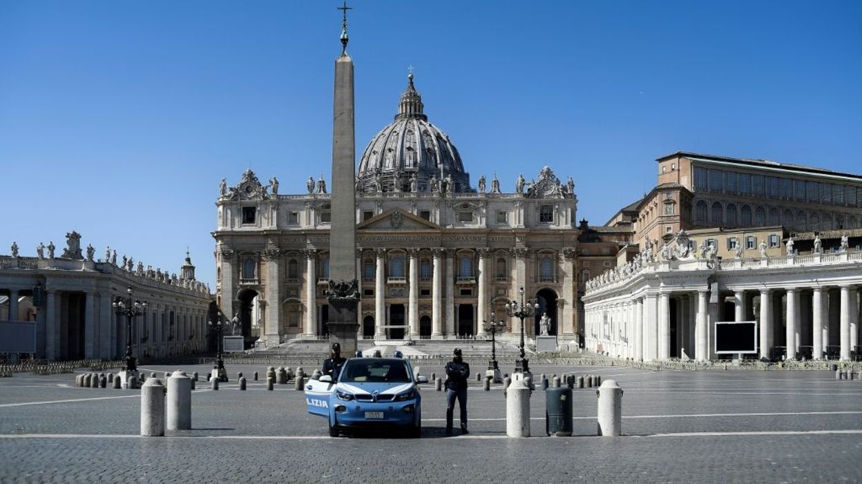 Le coronavirus s'invite dans la résidence du pape François ...