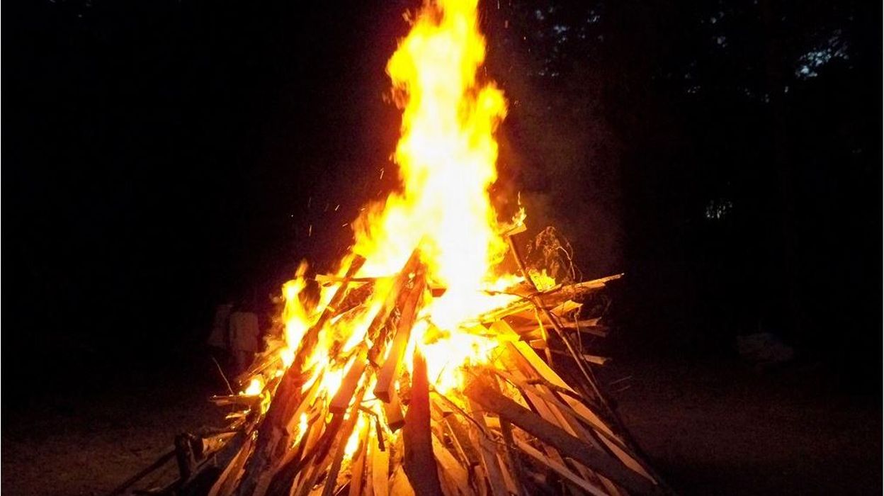 Comme Un Feu Dévorant Renfermé Dans Mes Os Interdiction de faire un feu de camp ou de cuisson dans toute la