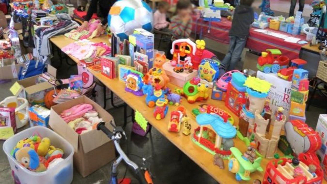 Brocantes Bourses Aux Jouets Vide Dressing