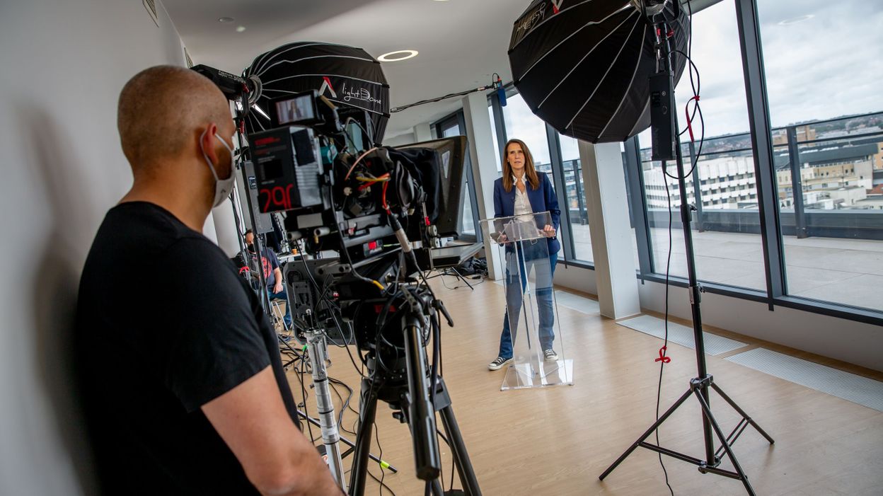 Photos Des Coulisses Betisier Voici A Quoi Ressemble Le 1er Mai Digital Des Politiques