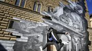 À Florence, le street-artiste JR éventre la façade Renaissance du Palais Strozzi
