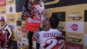 Il demande sa compagne en mariage sur la plus haute marche du podium à Mettet Il demande sa compagne en mariage sur la plus haute marche du podium à Mettet