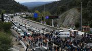 Des indépendantistes catalans bloquent l'autoroute entre l'Espagne et la France Des indépendantistes catalans bloquent l'autoroute entre l'Espagne et la France