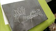 Exemple de pavé gravé pour les donateurs et les sponsors Exemple de pavé gravé pour les donateurs et les sponsors