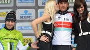 Le geste de Peter Sagan sur le podium du Tour des Flandres Le geste de Peter Sagan sur le podium du Tour des Flandres