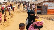 La densité de population est dramatique dans les camps Rohingyas : à peine 10 mètres carrés par personne au lieu des 45 généralement prescrits. La densité de population est dramatique dans les camps Rohingyas : à peine 10 mètres carrés par personne au lieu des 45 généralement prescrits.