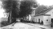 "Aux 3 Fontaines", le café ouvert en 1912 par la femme de Léonard et ses 3 filles après le décès de ce dernier. "Aux 3 Fontaines", le café ouvert en 1912 par la femme de Léonard et ses 3 filles après le décès de ce dernier.