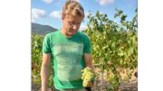 Ce jeune amaytois a quitté les bords de Meuse à 19 ans pour se lancer dans la culture de la vigne en France. Ce jeune amaytois a quitté les bords de Meuse à 19 ans pour se lancer dans la culture de la vigne en France.
