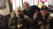 Stefano Munisteri, le patron du restaurant entre deux de ses invités, Sébastien et Constant Stefano Munisteri, le patron du restaurant entre deux de ses invités, Sébastien et Constant