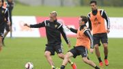 Sven Kums avec Nainggolan et Chadli à l'entraînement. Sven Kums avec Nainggolan et Chadli à l'entraînement.
