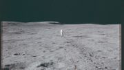 Neil Armstrong a prélevé un peu de poussière de lune pour ramener un souvenir de son expédition Neil Armstrong a prélevé un peu de poussière de lune pour ramener un souvenir de son expédition