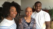 Beryl, Cécile et Mathias vivent à trois dans un appartement deux chambres de 90 mètres carrés. La promiscuité est difficile à vivre même si cette famille se dit soudée. L'important est de trouver des espaces et des moments pour soi. Une chance dont bénéficie Mathias qui a sa propre chambre, contrairement à sa sœur et sa mère qui partagent une pièce pour dormir. Beryl, Cécile et Mathias vivent à trois dans un appartement deux chambres de 90 mètres carrés. La promiscuité est difficile à vivre même si cette famille se dit soudée. L'important est de trouver des espaces et des moments pour soi. Une chance dont bénéficie Mathias qui a sa propre chambre, contrairement à sa sœur et sa mère qui partagent une pièce pour dormir.