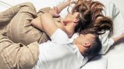 Sommeil à deux, couple heureux Sommeil à deux, couple heureux