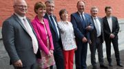 Jean-Luc Crucke (MR), Valérie de Bue (MR), Pierre-Yves Jeholet (MR), Alda Greoli (cdH), Willy Borsus (MR), René Collin (cdH), Carlo Di Antonio (cdH). Jean-Luc Crucke (MR), Valérie de Bue (MR), Pierre-Yves Jeholet (MR), Alda Greoli (cdH), Willy Borsus (MR), René Collin (cdH), Carlo Di Antonio (cdH).