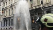 Bruxelles: une fuite crée un mini-geyser rue du Congrès Bruxelles: une fuite crée un mini-geyser rue du Congrès
