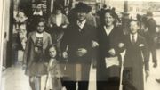 A droite, Henri tout sourire sur cette photo ou il pose avec ses parents et ses soeurs. A droite, Henri tout sourire sur cette photo ou il pose avec ses parents et ses soeurs.