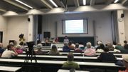Une petite centaine de personnes ont assisté à la présentation des conclusions des ateliers participatifs sur le développement de la zone de 13 hectares qui entoure l'Esplanade. Une petite centaine de personnes ont assisté à la présentation des conclusions des ateliers participatifs sur le développement de la zone de 13 hectares qui entoure l'Esplanade.
