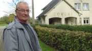 René Hubert vit à cheval sur la frontière, à Muno, juste à côté de l'ancienne douane. René Hubert vit à cheval sur la frontière, à Muno, juste à côté de l'ancienne douane.