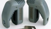 Le Knee Defender empêche son voisin de devant d'incliner son siège Le Knee Defender empêche son voisin de devant d'incliner son siège