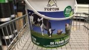 Des excréments de vache et de poule vendus en grande surface Des excréments de vache et de poule vendus en grande surface
