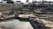 L'eau de la Meuse et de la Sambre a refait surface au gré des travaux de terrassement, venant lécher les remparts et la tour de guet qui marquaient la limite du Grognon L'eau de la Meuse et de la Sambre a refait surface au gré des travaux de terrassement, venant lécher les remparts et la tour de guet qui marquaient la limite du Grognon