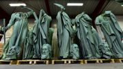 Notre-Dame: les statues du toit échappent au sinistre; le coq de la flèche retrouvé