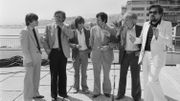 Lonsdale (à droite) en compagnie de (de gauche à droite) Jacques Perrin, Bruno Cremer, Constantin Costa-Gavras, Jacques Spiesser et Jorge Semprun à Cannes, en 1975 Lonsdale (à droite) en compagnie de (de gauche à droite) Jacques Perrin, Bruno Cremer, Constantin Costa-Gavras, Jacques Spiesser et Jorge Semprun à Cannes, en 1975