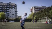 « Coach Yousra » a le sport dans le sang : « J’ai fait de la crosse canadienne, de l‘athlétisme, du jujitsu brésilien, de la boxe anglaise, de la boxe thaïe, du basket et du foot bien sûr. » Accompagnant régulièrement ses deux nièces au club RWDM Girls, elle s’est vu proposer un poste de coach qu’elle occupe depuis la saison dernière : « Je m’occupe des plus petites, ça me motive beaucoup de voir toute leur évolution. A leur âge, je n’avais pas l’occasion de jouer dans une équipe de filles, c’est une chance qu’elles ont. Je veux leur donner une bonne formation. » « Coach Yousra » a le sport dans le sang : « J’ai fait de la crosse canadienne, de l‘athlétisme, du jujitsu brésilien, de la boxe anglaise, de la boxe thaïe, du basket et du foot bien sûr. » Accompagnant régulièrement ses deux nièces au club RWDM Girls, elle s’est vu proposer un poste de coach qu’elle occupe depuis la saison dernière : « Je m’occupe des plus petites, ça me motive beaucoup de voir toute leur évolution. A leur âge, je n’avais pas l’occasion de jouer dans une équipe de filles, c’est une chance qu’elles ont. Je veux leur donner une bonne formation. »