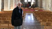 Jean-Paul Etienne, président de la fabrique d'église dans la nef de la collégiale de Nivelles Jean-Paul Etienne, président de la fabrique d'église dans la nef de la collégiale de Nivelles