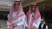 Amir Mohamed Khan, 14 ans (Ã  droite) et Chouaib Milne, 16 ans (Ã  gauche), dans leur hÃ´tel de La Mecque, le 7 aoÃ»t 2019